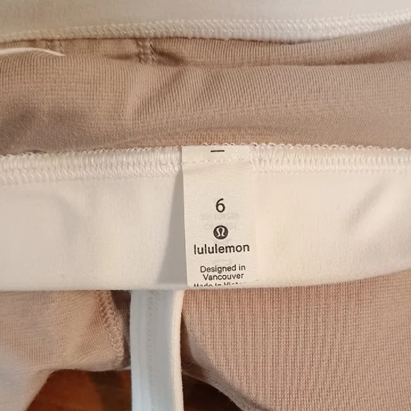 Lululemon Athletica Flow Y Bra Nulu
Light Support, - Picture 2 of 5